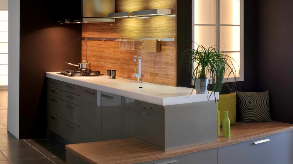 aménagement d'interieur avec assise grise